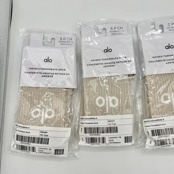 NWT Alo Yoga BUNDLE 4x Unisex Throwback Socks, Bone White 4 Pairs 8 Socks Total